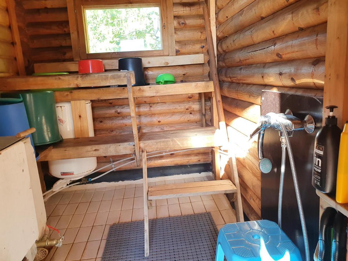 Viihtyisae Hirsimoekki Jaerven Rannalla Siikainen Εξωτερικό φωτογραφία